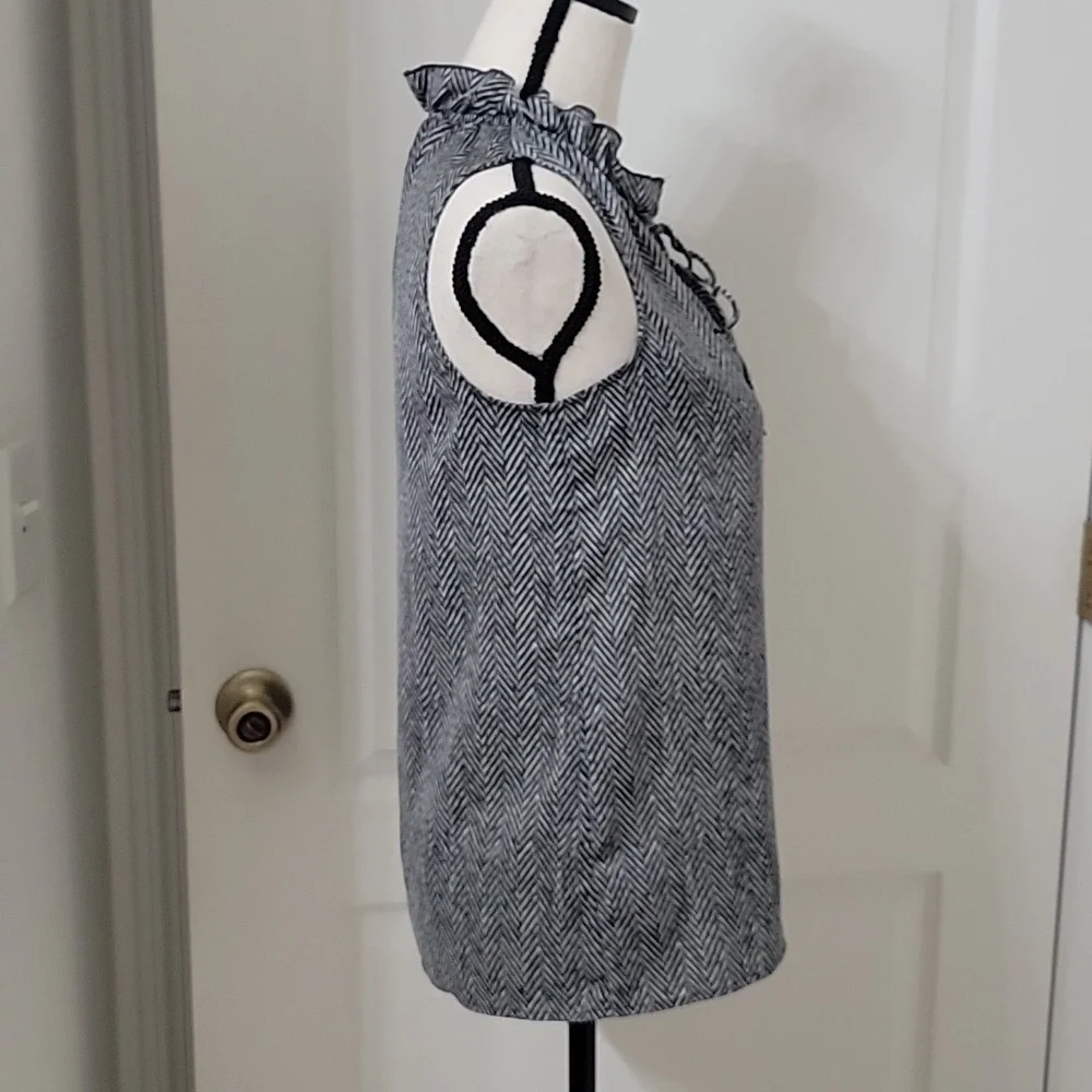 J. Crew Size 0 Gray Herringbone Pullover Blouse Top Sleeveless Ruffle Neck